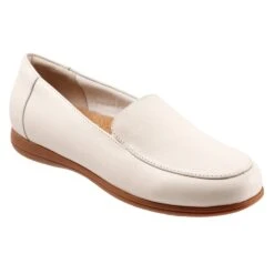 Deanna Loafer -Trotters Shop f749ff10 8775 406c bf17 9b8c93d2bb6e